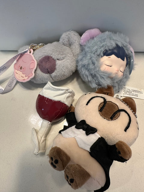 TDBF25 - popmart and azuki Plush lot
