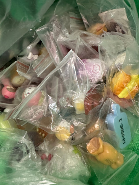 Sunday Claim Sale - *** FREE gift (with the purchase of 1 claim sale items from this week) (We have a bag full of minis and random free π 1 mini with the purchase of 1 item from this week's claim sale)