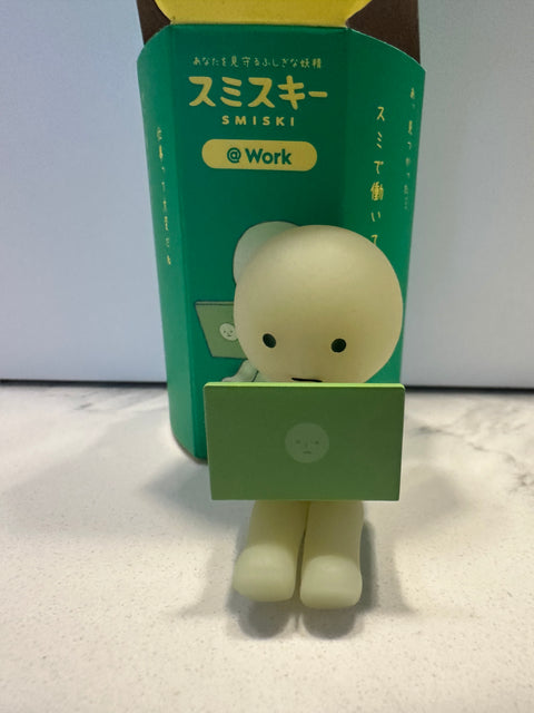 Sunday Claim Sale - Smiski laptop