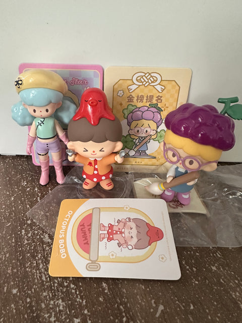 Clearance 9 - Lots of Molintas (the yellow hat one has no purse accessory)