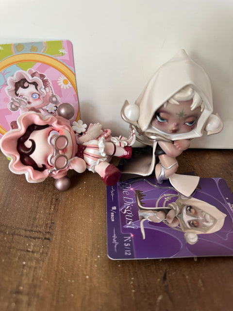 Clearance 89 - SKULLPANDA BUT MISSING ACCESSORIES / stands