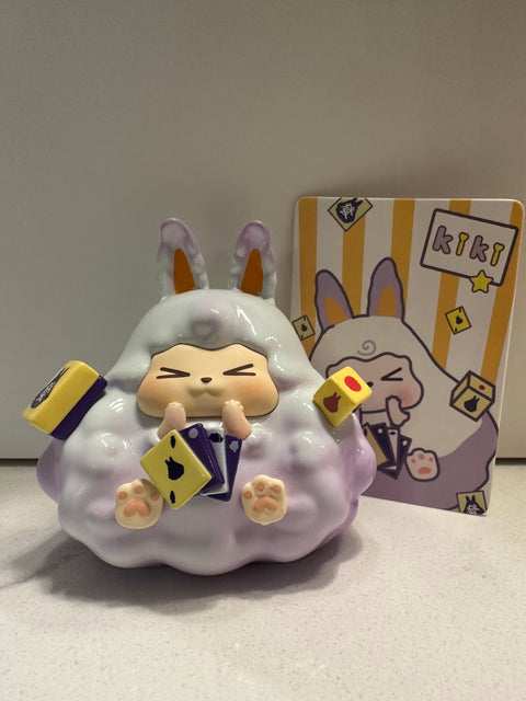 Sunday Claim Sale - Kiki can multitask and play poker and mahjong at the same time