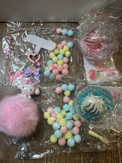 TDBF25 - Cute Charms lot