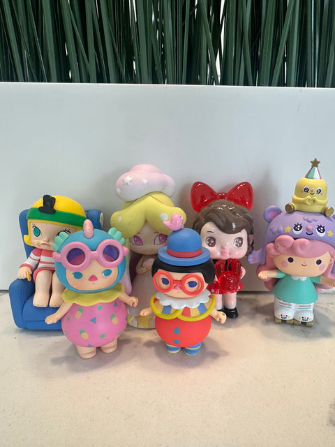 TDBF25 - Random lot of misfits all missing accessories good for DIY