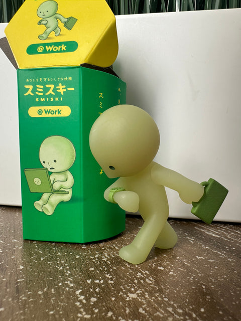 Sunday Claim Sale - Smiski is late for work