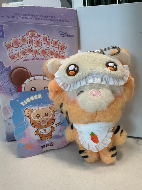 Sunday Claim Sale - Toptoy Tigger Sleepy Plush Charm